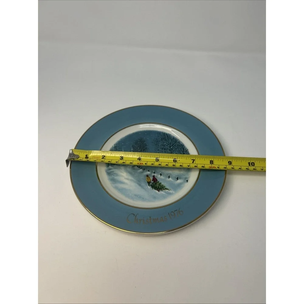 Vintage Avon Christmas Plate 1976 